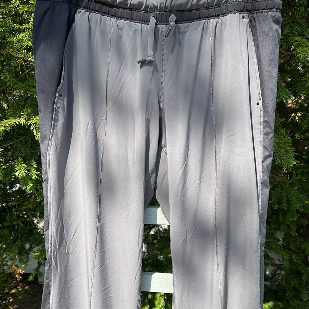Lululemon Gray Jogger Side and Back Zip Pockets - Picture 2 of 12